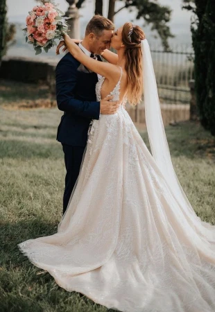 How to choose a wedding dress - tips from Pollardi photo
