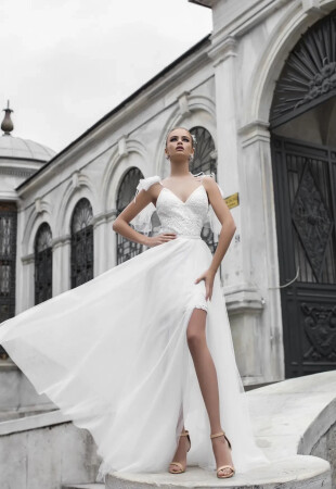 Short wedding dresses: pros and cons photo