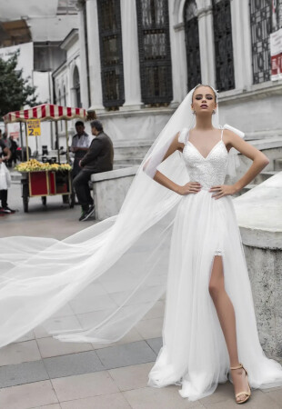 Short wedding dresses: pros and cons photo