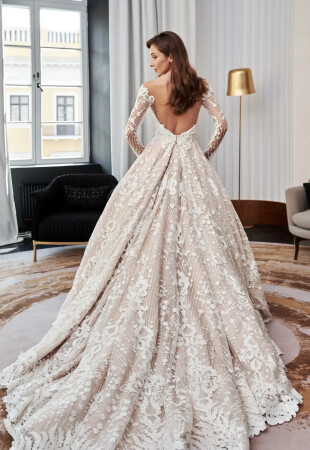 Princess style wedding dress - a fabulous silhouette for gentle ladies photo