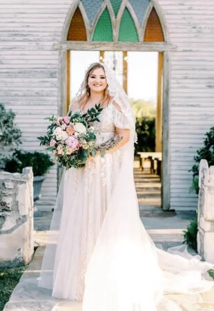 Plus size wedding dresses - it's easy to be beautiful photo