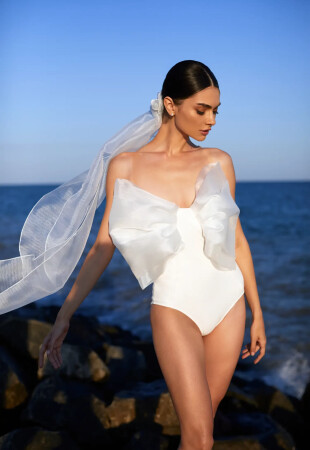 Beach wedding dresses - your perfect summer wedding photo