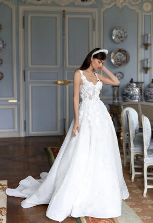 Ball gown wedding dress - luxury worthy of a queen photo