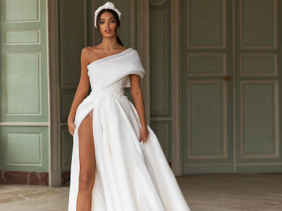 Heart glitter corset wedding dress DALIA. 2023 New bridal gowns by IDA  TOREZ, POLLARDI