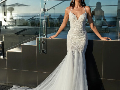 Mermaid style wedding dress - luxurious cut for seductive shapes