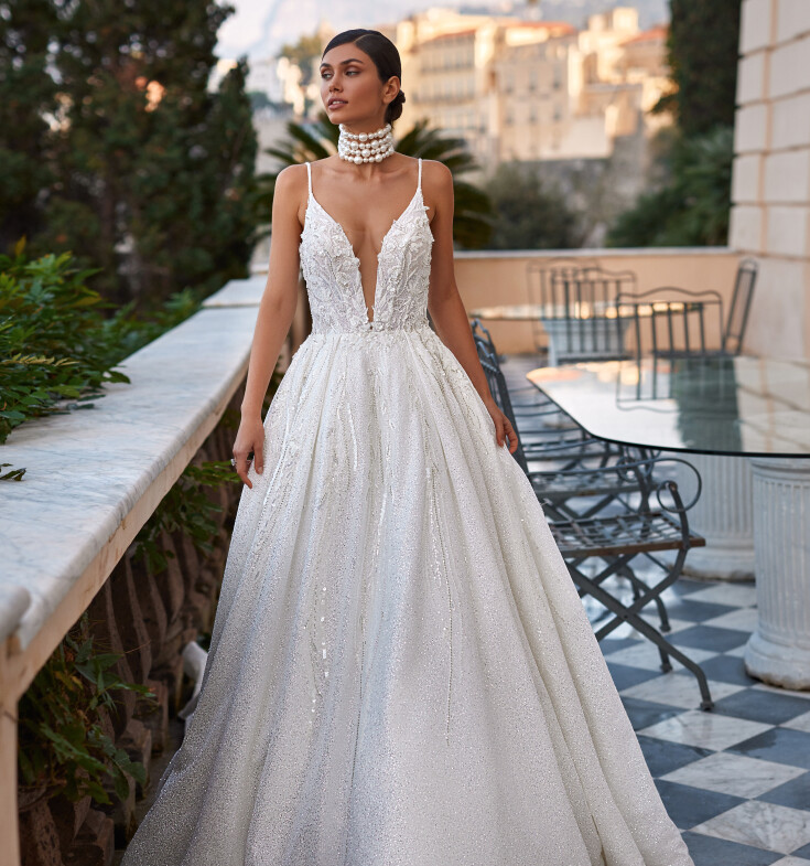 Short wedding dresses: pros and cons