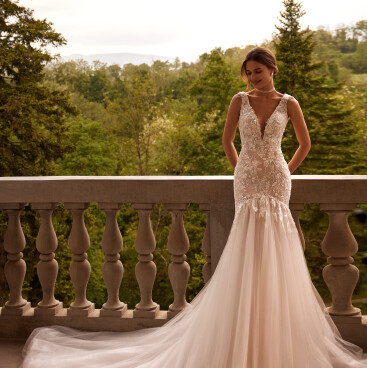 Short wedding dresses: pros and cons