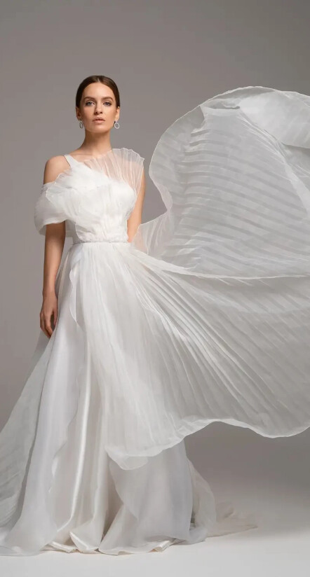 aline wedding dress, wedding dress flowy, wedding dress for reception